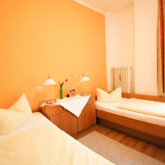 Отель Pension/Guesthouse am Hauptbahnhof Стандартный номер с двуспальной кроватью (общая ванная комната) фото 8