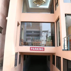 Hotel ESS Paradise парковка