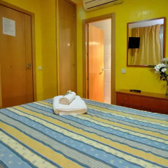 Отель Hostal Naranjos Стандартный номер с различными типами кроватей