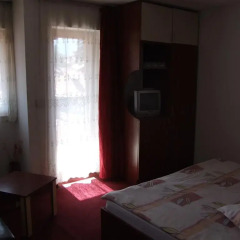 Отель Guest House Zlatev 3* Стандартный семейный номер с двуспальной кроватью фото 4