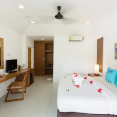Отель Bay View Resort - Phi Phi Island 3* Улучшенная вилла с различными типами кроватей