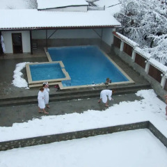 Отель Mitiova Guest House бассейн