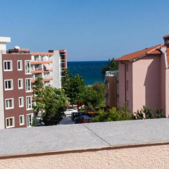 Отель Ivian Family Hotel Болгария, Равда - отзывы, цены и фото номеров - забронировать отель Ivian Family Hotel онлайн парковка