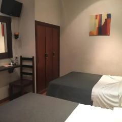 Отель Hostal La Plata комната для гостей фото 4
