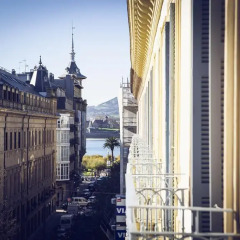 Отель Plaza Gipuzkoa Studios Suites балкон