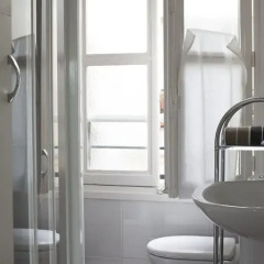Отель Amazing Saint Germain and Seine Flat Париж ванная