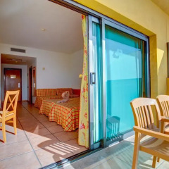 Отель SBH Club Paraíso Playa - All Inclusive Испания, Эскинсо - отзывы, цены и фото номеров - забронировать отель SBH Club Paraíso Playa - All Inclusive онлайн балкон
