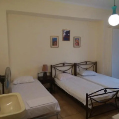 Отель Athens House 2* Стандартный семейный номер с двуспальной кроватью фото 4
