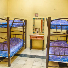 Отель Hostal de Maria Кровать в женском общем номере с двухъярусной кроватью фото 5