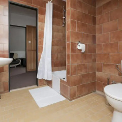 Отель Oneman Hostel Чехия, Прага - отзывы, цены и фото номеров - забронировать отель Oneman Hostel онлайн ванная