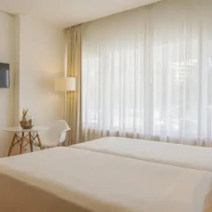 Отель NH Lisboa Campo Grande Стандартный номер с различными типами кроватей фото 5