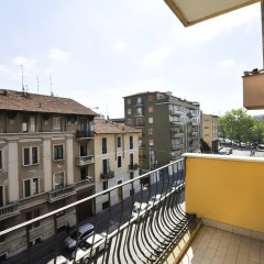 Апартаменты Cassala Halldis Apartments Милан балкон