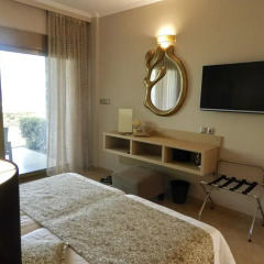 Отель Royalty Suites комната для гостей фото 3
