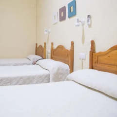 Отель Hostal Sierpes комната для гостей
