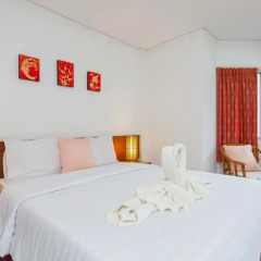 Отель Karon Sunshine Guesthouse & Bar 3* Улучшенный номер с различными типами кроватей фото 12