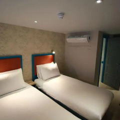 Queens Hotel 3* Улучшенный номер с различными типами кроватей фото 11