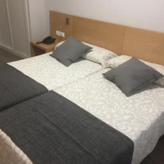 Отель Hostal Alborán Стандартный номер с 2 отдельными кроватями