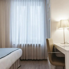 Отель Catalonia Grand Place 4* Улучшенный номер с двуспальной кроватью фото 4