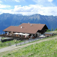 Отель Tarscher Almlounge & Berghotel Монклассико