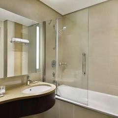 Отель Courtyard by Marriott Riyadh Olaya 4* Улучшенный номер с различными типами кроватей фото 2