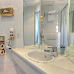 Entrée Hotel Glinde 3* Стандартный номер с 2 отдельными кроватями (общая ванная комната) фото 13