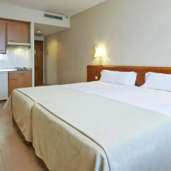 Отель Hesperia Sant Joan Suites 3* Стандартный номер с различными типами кроватей фото 4