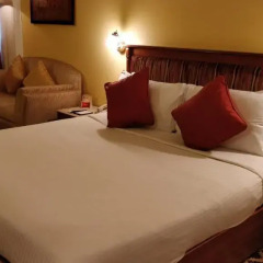 Отель The Suryaa New Delhi 5* Номер Делюкс с различными типами кроватей фото 4