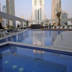 Отель Nasma Luxury Stays - Skyview Tower бассейн