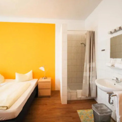 Отель Pension/Guesthouse am Hauptbahnhof Стандартный номер с двуспальной кроватью (общая ванная комната) фото 14
