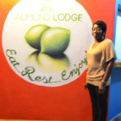 Отель Almond Lodge развлечения