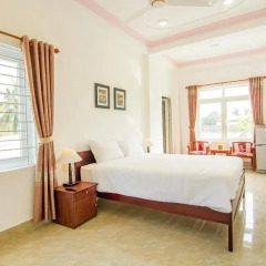 Отель Hung Do Beach Homestay 3* Улучшенный номер с различными типами кроватей