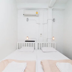 Lit Up Hostel & Gallery Бангкок комната для гостей фото 2