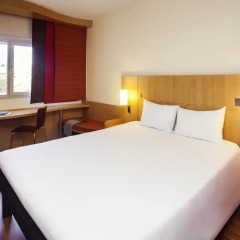 Hotel ibis Madrid Aeropuerto Barajas 2* Стандартный семейный номер с двуспальной кроватью фото 5