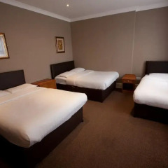 Newham Hotel 2* Стандартный семейный номер с двуспальной кроватью фото 2