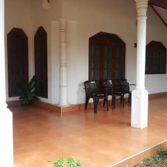 Отель Lahuru Safari Home Stay балкон
