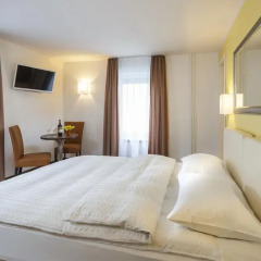 Отель APARTHOTEL Familie Hugenschmidt 3* Номер с общей ванной комнатой с различными типами кроватей (общая ванная комната) фото 4