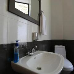 Отель Gallery Hostel Tbilisi Грузия, Тбилиси - отзывы, цены и фото номеров - забронировать отель Gallery Hostel Tbilisi онлайн ванная