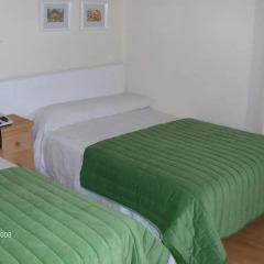 Отель Hostal Riesco Стандартный номер с различными типами кроватей фото 8