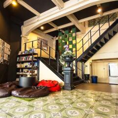 Oldtown Hostel Кровать в общем номере с двухъярусной кроватью
