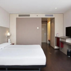 Отель ILUNION Barcelona 4* Стандартный номер с различными типами кроватей фото 19
