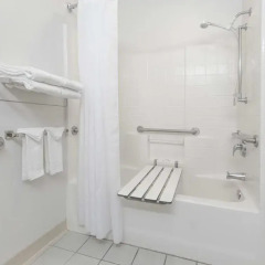 Отель Microtel Inn & Suites Modesto ванная
