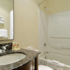 Отель Quality Inn and Suites North/Polaris 2* Стандартный номер с различными типами кроватей фото 3