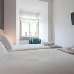 Отель Feels Like Home Rossio Prime Suites 4* Стандартный номер с 2 отдельными кроватями (общая ванная комната) фото 10