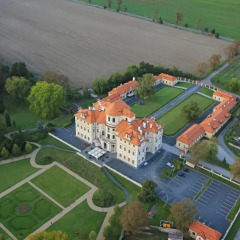 Chateau Hotel Liblice Либлице с домашними животными