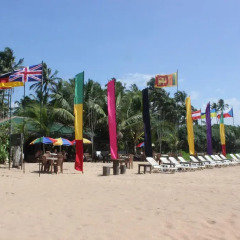 Warahena Beach Hotel пляж