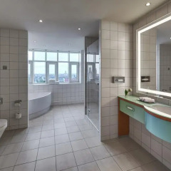 Отель Hilton Cologne ванная фото 4