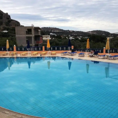 Palm Bay Hotel Studios бассейн