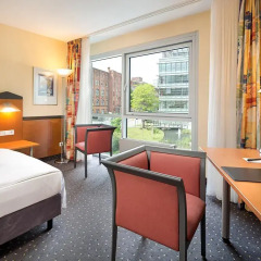 Victor's Residenz-Hotel Berlin Tegel 3* Стандартный номер с разными типами кроватей фото 2