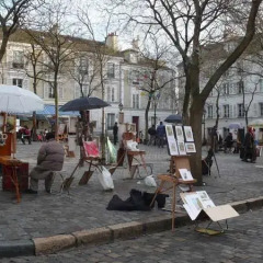 Отель A Gem Steps Away From Sacre Coeur гостиничный бар