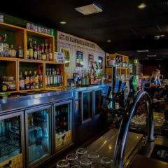 Отель Base Backpackers Brisbane Uptown - Hostel Австралия, Брисбен - отзывы, цены и фото номеров - забронировать отель Base Backpackers Brisbane Uptown - Hostel онлайн гостиничный бар
